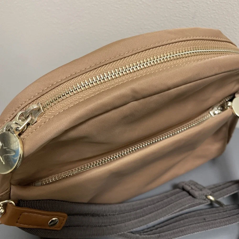 Lo & Sons Nouvelle Crossbody Bag Dark Tan/Gold Hardware Adjustable Strap Nylon
